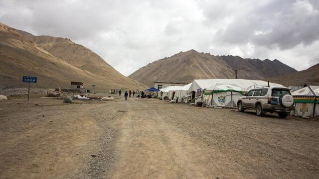 ���ʲ���תɽ���ԣ����ں���5600�׵�ѩɽ��ͽ��52����